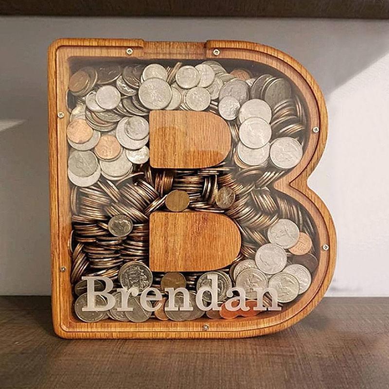 Tirelire en forme de lettre et en bois - Stockmania