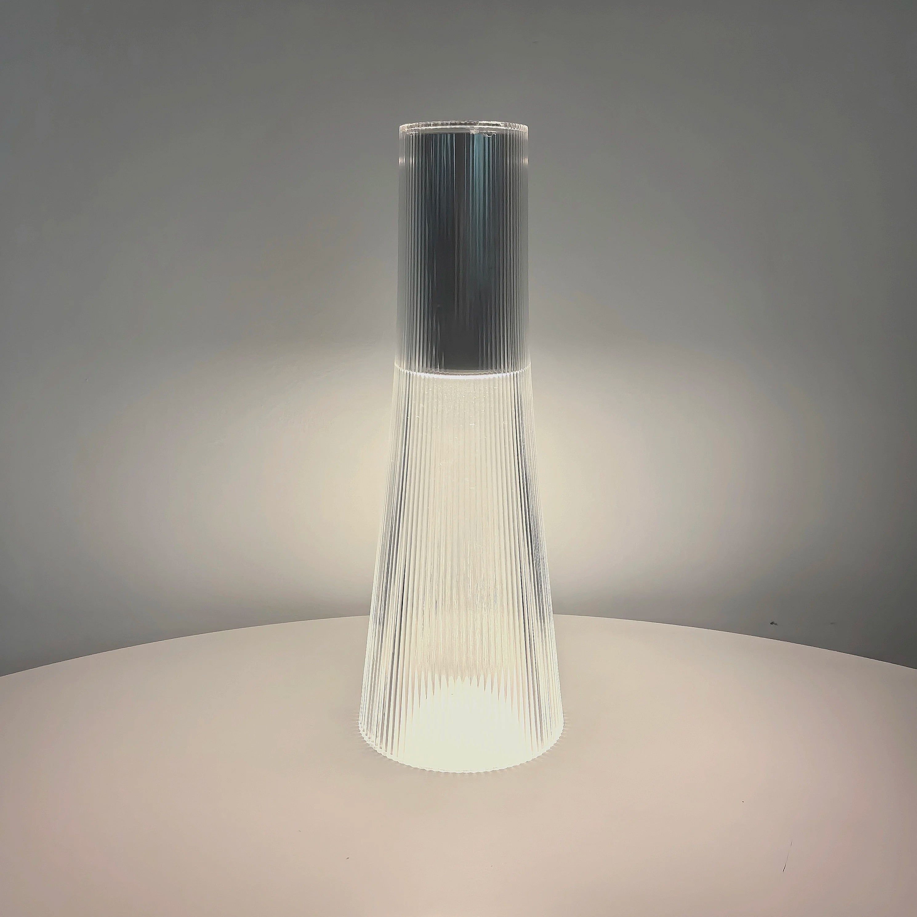 Lampe de Table Cône Rechargeable USB en Acrylique Tacile Réglable