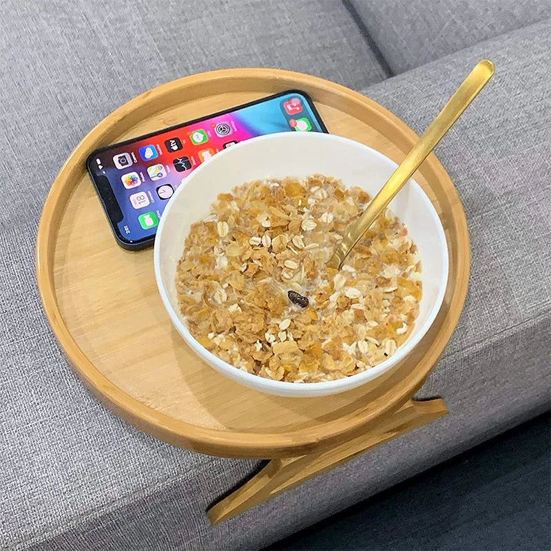 Plateau bambou pliable pour accoudoir de canapé — snacks, boissons & télécommande