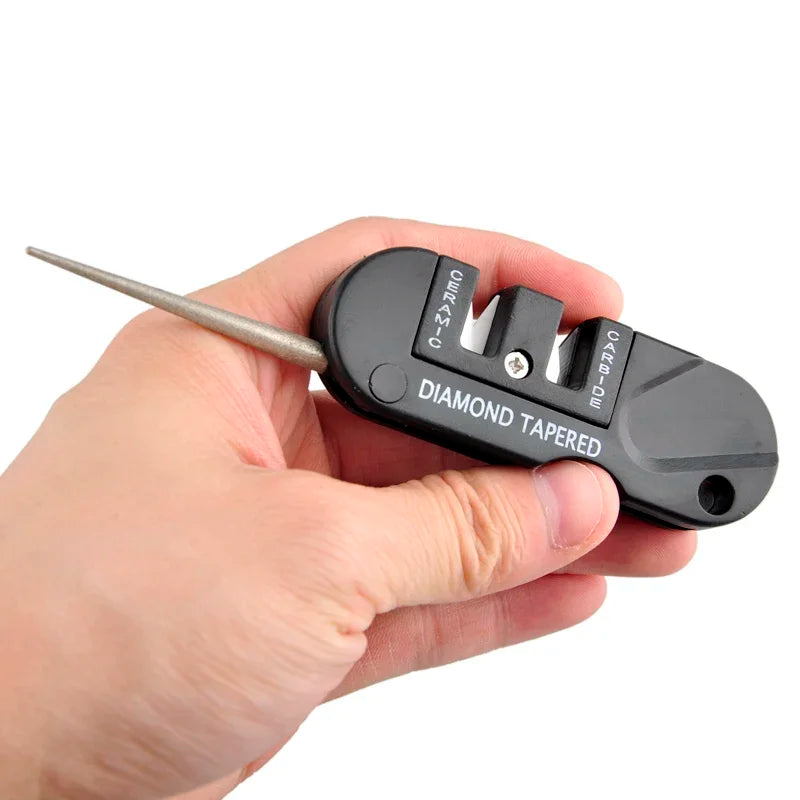 Mini Affûteur de Couteaux 3-en-1 – Aiguiseur Portable en Carbure de Tungstène, Céramique et Diamant pour Camping et Randonnée